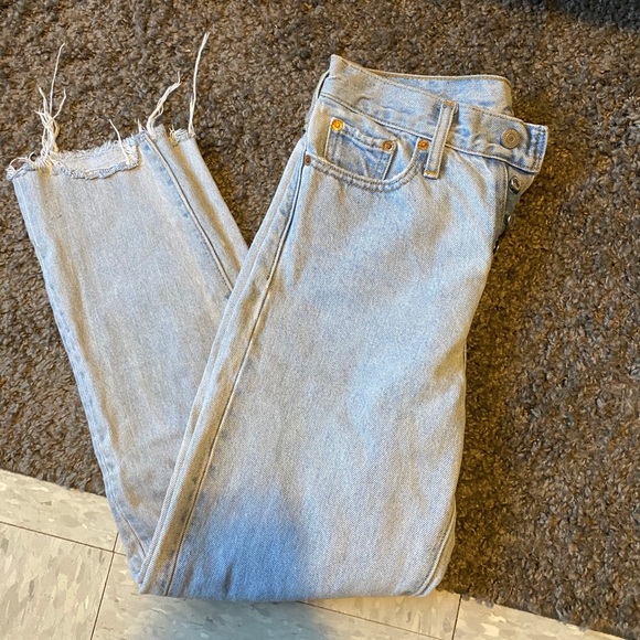 501 Distressed Levi’s - Picture 3 of 9